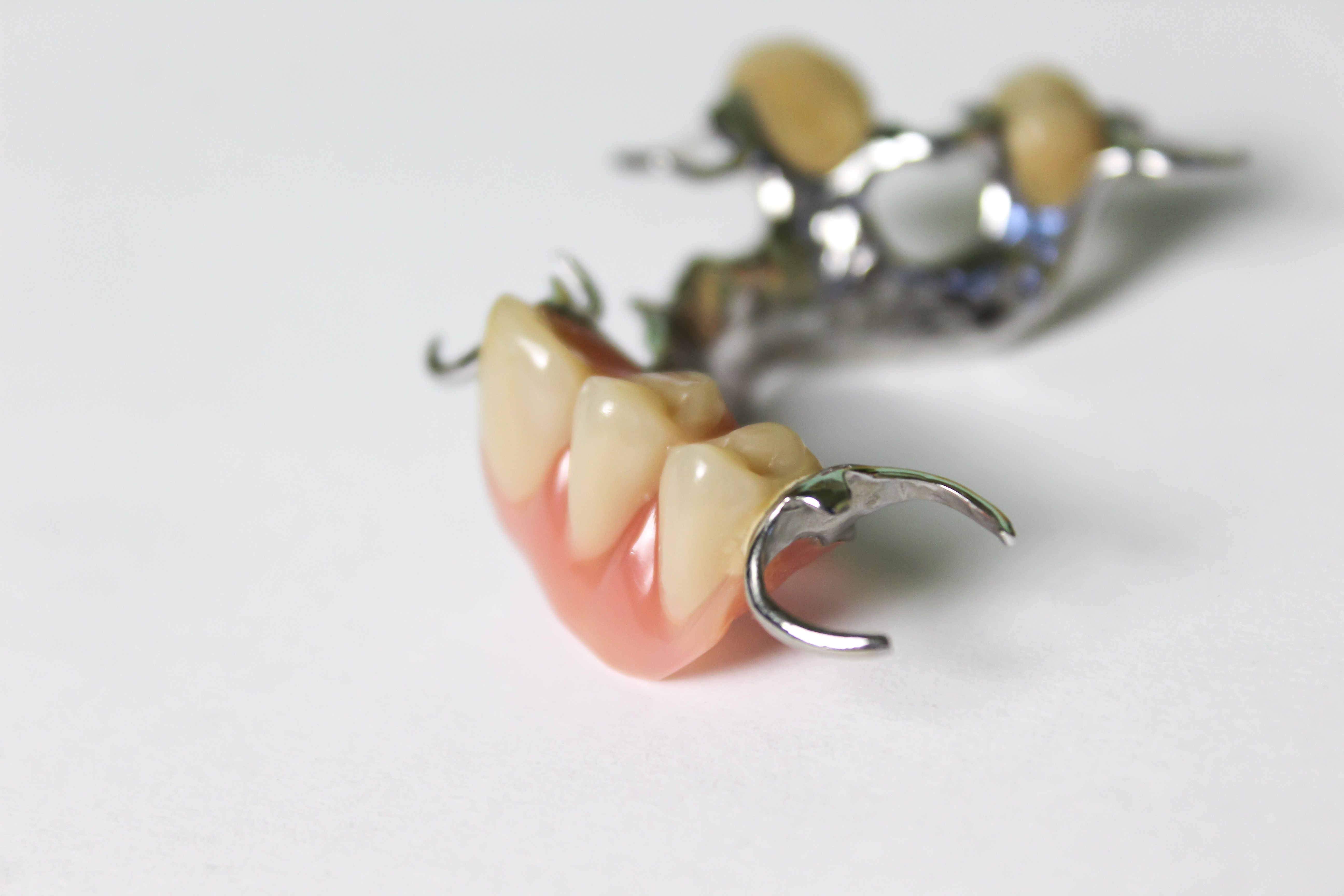 東京駅（京橋駅）徒歩2分の歯医者、精密根管治療、村岡歯科医院の入れ歯治療