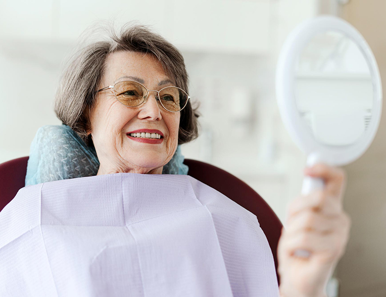 東京駅（京橋駅）徒歩2分の歯医者、精密根管治療、村岡歯科医院の入れ歯治療